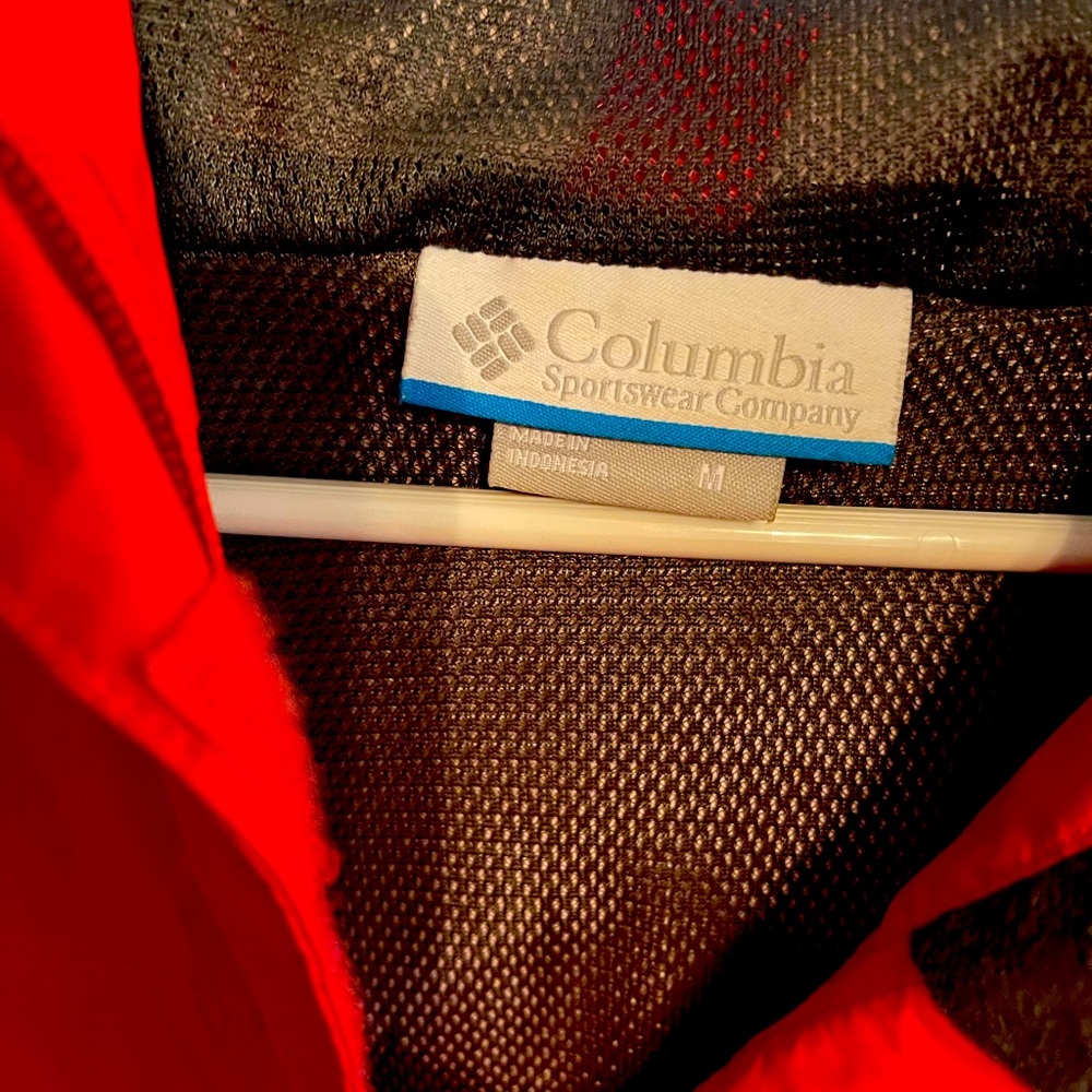 Woman’s medium Columbia raincoat